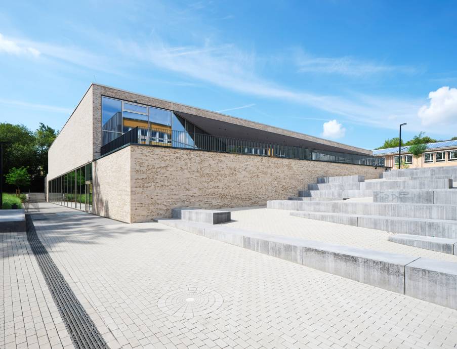 Dreifeldsporthalle am Graf-Stauffenberg Gymnasium, 49080 Osnabrück - Bild 1